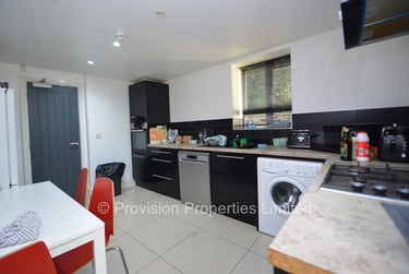 4 bed flat, Regent Park Avenue, Rampart Road, Leeds, LS62AU - Image 8