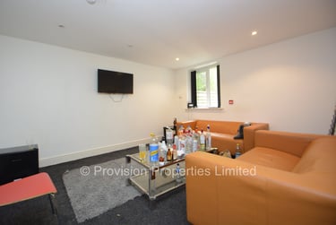 4 bed flat, Regent Park Avenue, Rampart Road, Leeds, LS62AU - Image 2