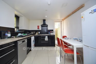 4 bed flat, Regent Park Avenue, Rampart Road, Leeds, LS62AU - Image 7