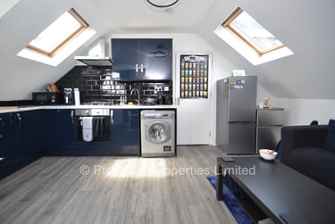 2 bed flat, Woodhouse Street, Rampart Road, Leeds, LS62JN - Image 4