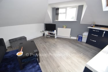 2 bed flat, Woodhouse Street, Rampart Road, Leeds, LS62JN - Image 2