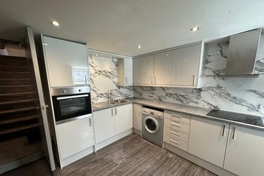8 bed house, Hessle Place, Hyde Park, Leeds, LS61EU - Image 2
