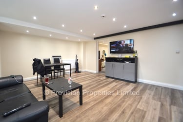 2 bed flat, Ashwood Terrace, Hyde Park, Leeds, LS62EH - Image 2