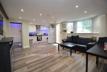 2 bed flat, Ashwood Terrace, Hyde Park, Leeds, LS62EH - Image 1