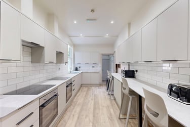 8 bed house, Belle Vue Road, Hyde Park, Leeds, LS31HF - Image 2