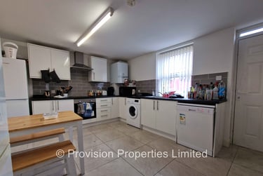 6 bed house, Royal Park Avenue, Hyde Park, Leeds, LS61EZ - Image 1