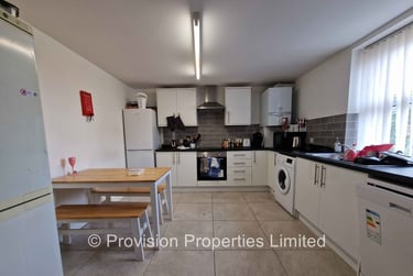6 bed house, Royal Park Avenue, Hyde Park, Leeds, LS61EZ - Image 4