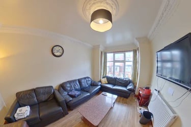 5 bed house, Manor Drive, Hyde Park, Leeds, LS61DD - Image 1