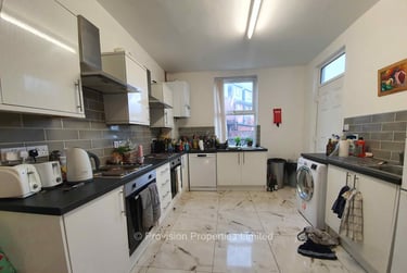 8 bed house, Brudenell Road, Hyde Park, Leeds, LS61EE - Image 2