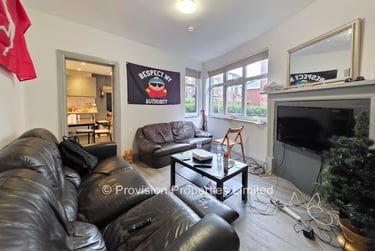 6 bed house, Manor Drive, Hyde Park, Leeds, LS61DD - Image 1