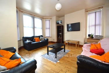 7 bed house, Hill Top Street, Hyde Park, Leeds, LS61NW - Image 1