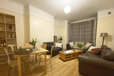 8 bed house, Ash Grove, Hyde Park, Leeds, LS61AX - Image 1