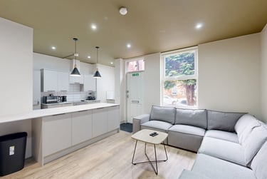 4 bed house, Royal Park Terrace, Hyde Park, Leeds, LS61EX - Image 2