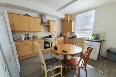 4 bed house, Harold Mount, Hyde Park, Leeds, LS61PW - Image 2