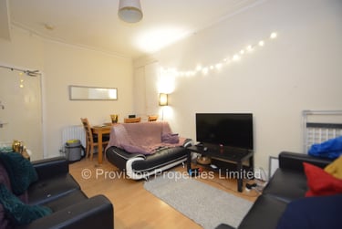 5 bed house, Walmsley Road, Burley, Leeds, LS61NG - Image 1