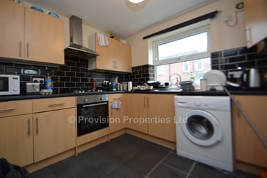 5 bed house, Walmsley Road, Burley, Leeds, LS61NG - Image 2