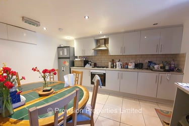 5 bed house, Cardigan Lane, Hyde Park, Leeds, LS61DX - Image 2