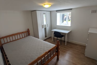 2 bed flat, Mauldeth Road West, Fallowfield, Manchester, M203WB - Image 2