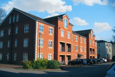 2 bed flat, 208 Plymouth Grove, Ardwick, Manchester, M130AS - Image 1