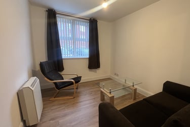 2 bed flat, 208 Plymouth Grove, Ardwick, Manchester, M130AS - Image 3