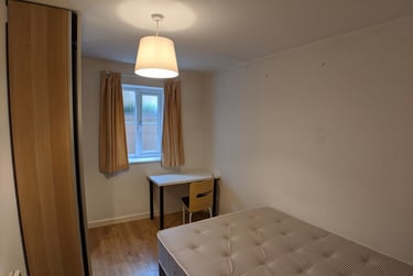 3 bed flat, Mitford Road, Fallowfield, Manchester, M146NT - Image 2