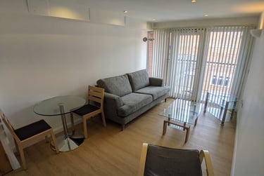1 bed flat, Oxford Road, Chorlton on Medlock, Manchester, M17DU - Image 3