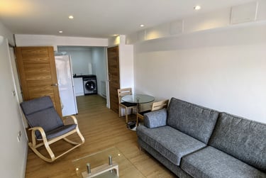 1 bed flat, Oxford Road, Chorlton on Medlock, Manchester, M17DU - Image 2