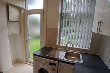 1 bed studio, Blair Road, Whalley Range, Manchester, M168NS - Image 2