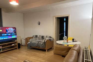 2 bed flat, Swinton Grove, Ardwick, Manchester, M130EU - Image 2