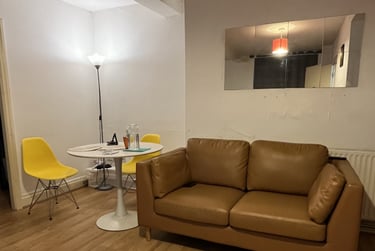 2 bed flat, Swinton Grove, Ardwick, Manchester, M130EU - Image 1