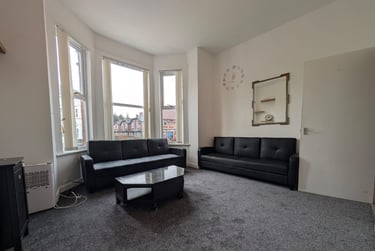 2 bed flat, Richmond Grove, Ardwick, Manchester, M130DP - Image 2