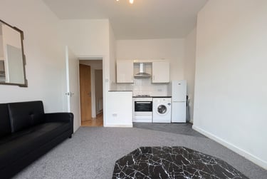 2 bed flat, Richmond Grove, Ardwick, Manchester, M130DP - Image 3