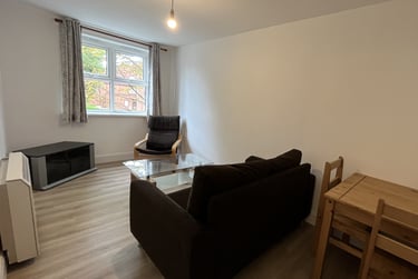 2 bed flat, Plymouth Grove, Ardwick, Manchester, M130AS - Image 1