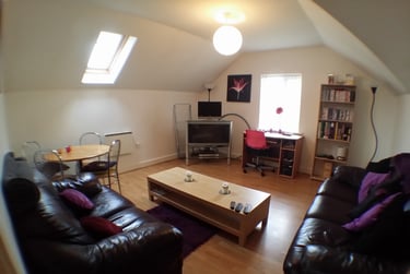 2 bed flat, Mitford Road, Fallowfield, Manchester, M146NT - Image 1