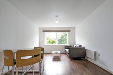 2 bed flat, Denmark Road, Rusholme, Manchester, M156AZ - Image 1