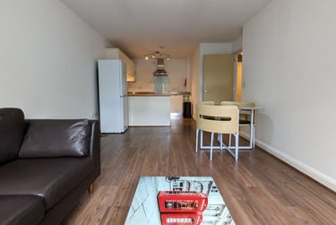 2 bed flat, Denmark Road, Rusholme, Manchester, M156AZ - Image 2
