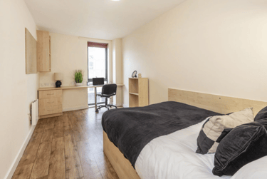 Gold Ensuite - Image 1