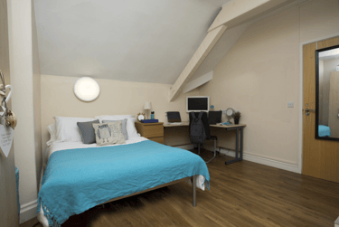 Gold 2 Bed Apartment - Image 2