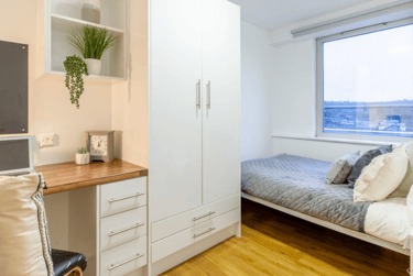 Bronze 3 Bed Room - Image 3