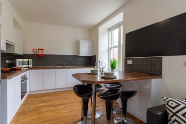 Silver Double Room with View - Image 4