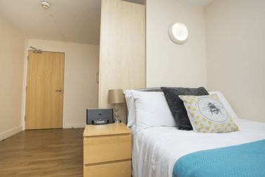 Silver Ensuite at Daisybank Villas, 5-7 Anson Road, Fallowfield, Manchester, M145BR - Image 1