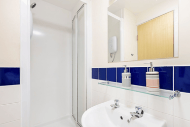 Bronze Ensuite - Image 2