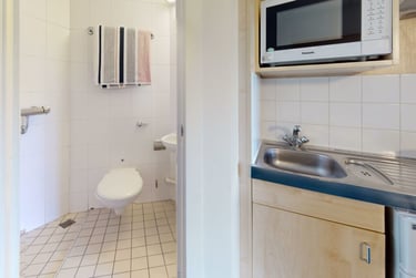 Large Ensuite Studio at Broadgate Park, Turnpike Lane, Beeston, Nottingham, NG92RX - Image 4