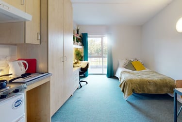 Large Ensuite Studio at Broadgate Park, Turnpike Lane, Beeston, Nottingham, NG92RX - Image 3