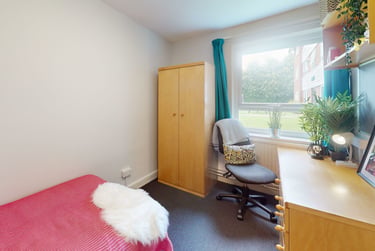 Large Standard Room at Broadgate Park, Turnpike Lane, Beeston, Nottingham, NG92RX - Image 4