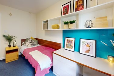 Cloister Standard Room at Broadgate Park, Turnpike Lane, Beeston, Nottingham, NG92RX - Image 1