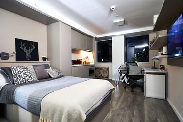 Classic Plus at Richmond House, Terminus Terrace, City Centre, Southampton, SO143PN - Image 1