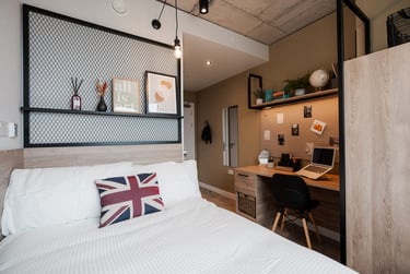 Classic En-suite - Image 1