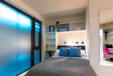 Premium Ensuite in 2 Bed Apartment - Image 1
