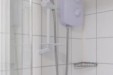 Budget Ensuite at Knoll Court, Tower Street, City Centre, Newcastle, NE12HW - Image 5
